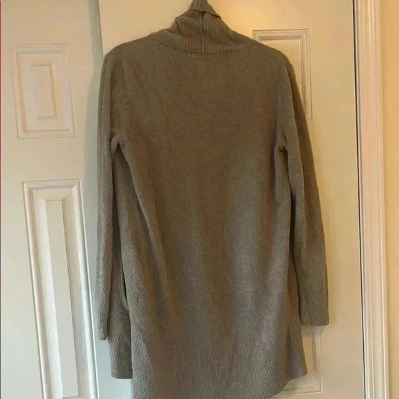 BAREFOOT DREAMS Cozy Knit Cardigan in Light Gray - Picture 4 of 6